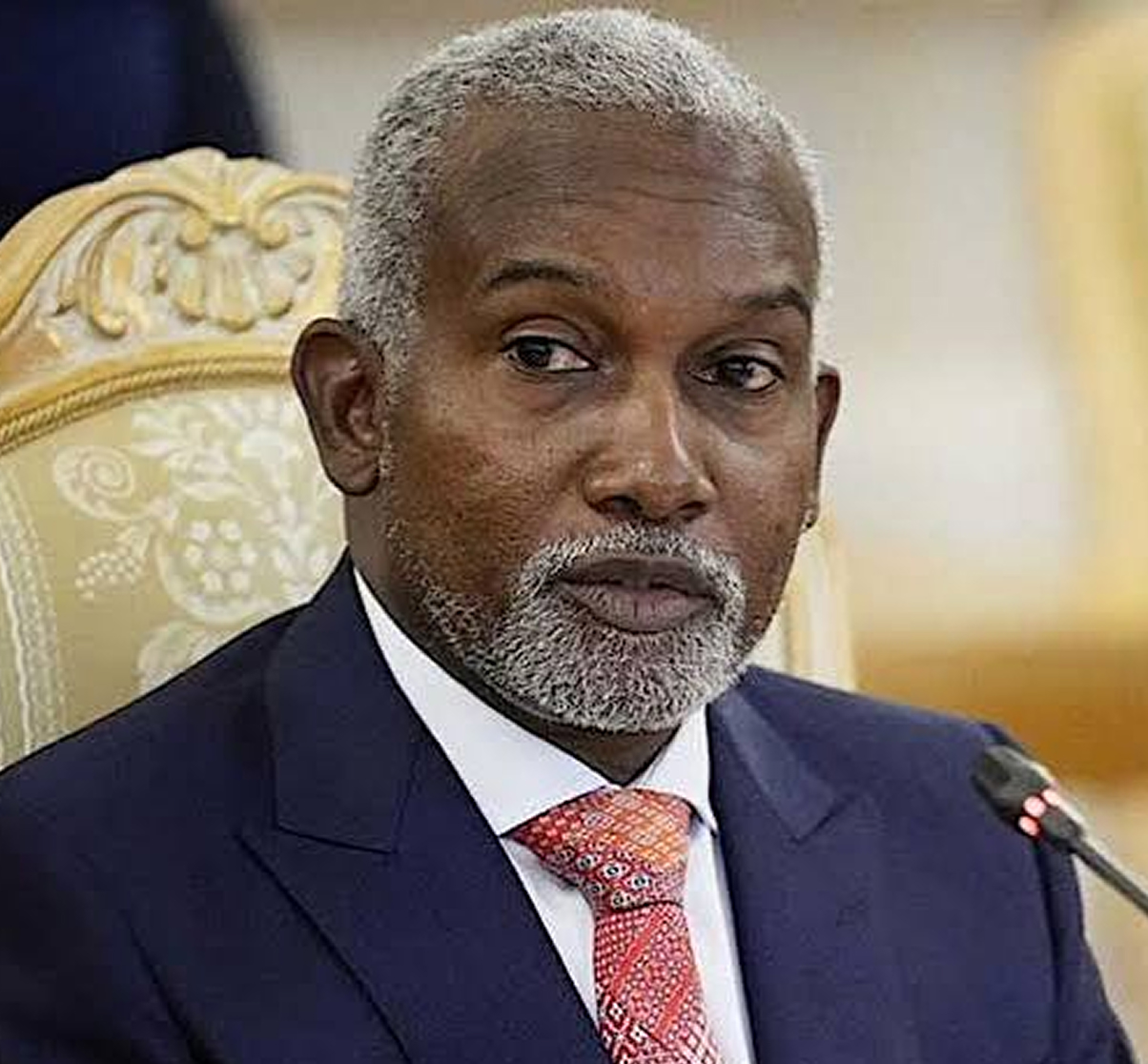 A senior sovereign representative in dialogue during a Baobab-mediated session